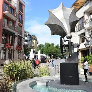 Center Gramophone With Private Parking Apartment Burgas
